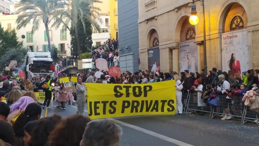 Los activistas llevaron su protesta a la pasada sa Rua de Palma, el 19 de febrero.