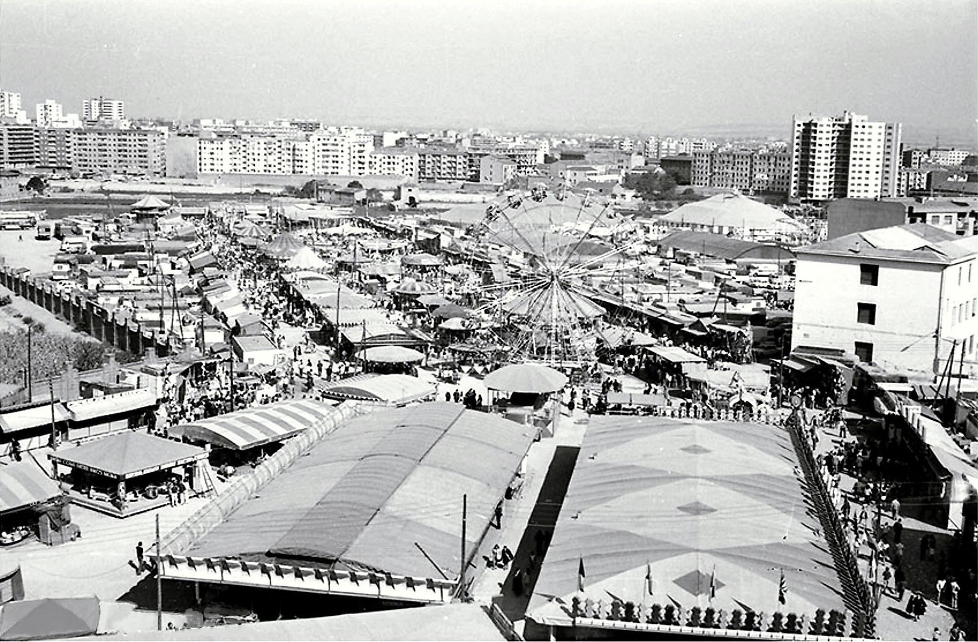 Fotos antiguas de las Fiestas del Pilar de Zaragoza: de la lectura del pregón a caballo a las ferias