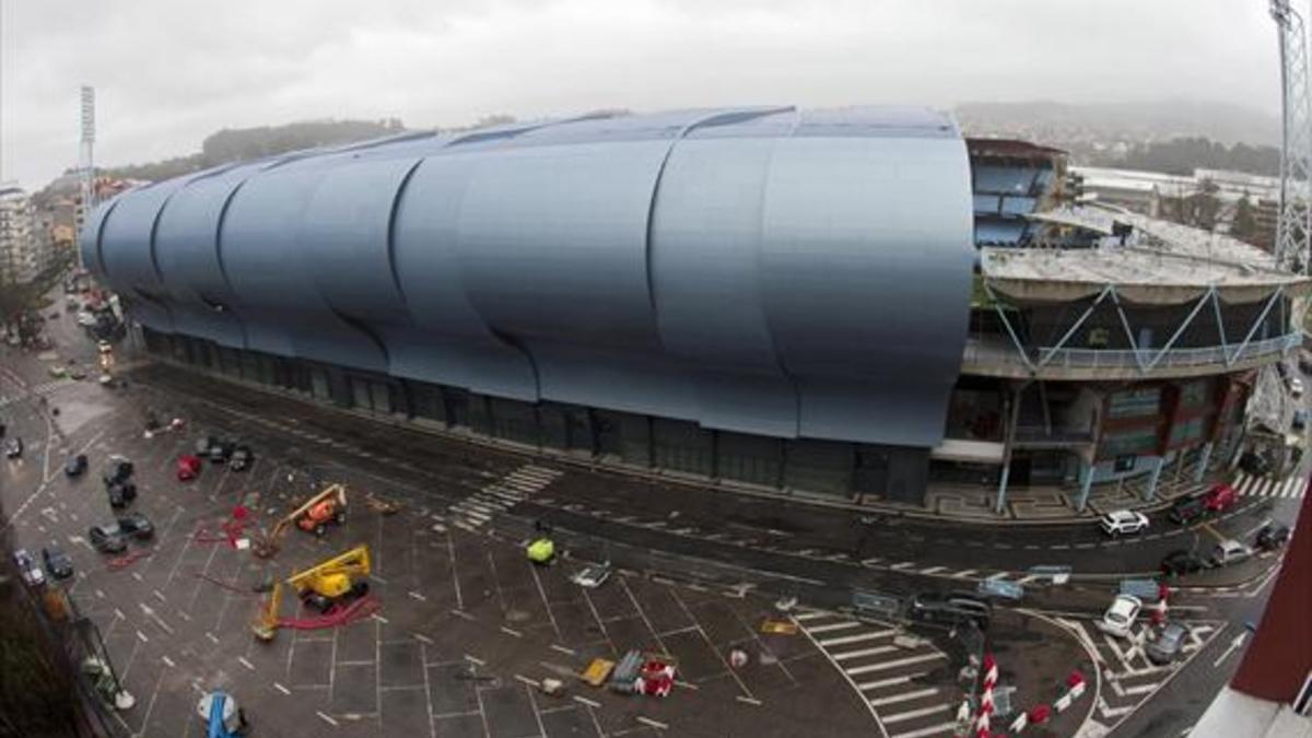 El viento causó desperfectos en la estructura de la grada de Balaídos que provocaron la suspensión del Celta-Madrid.