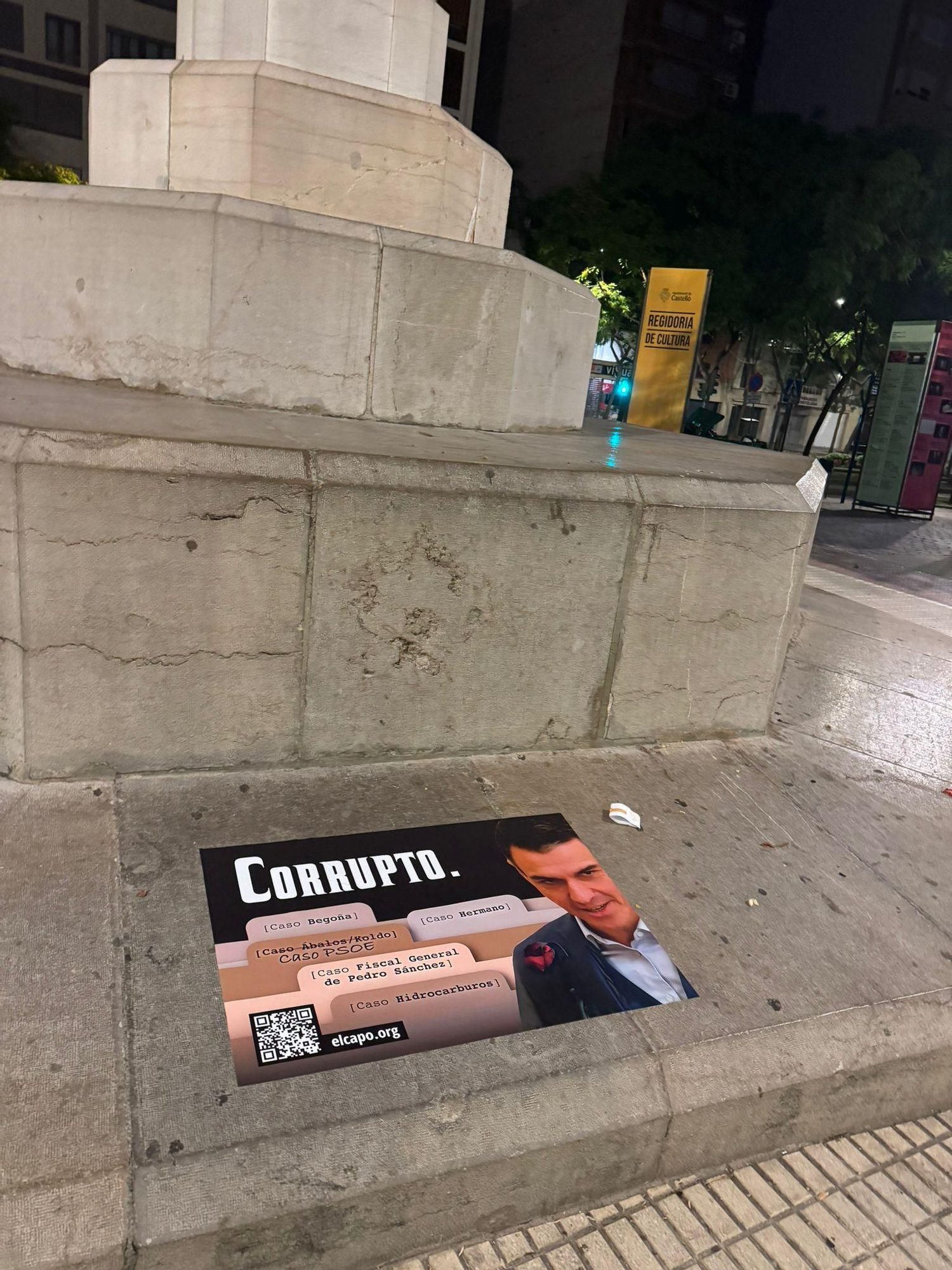Galería de fotos: Castellón amanece plagada de pancartas en las que se señala a Pedro Sánchez como "corrupto"