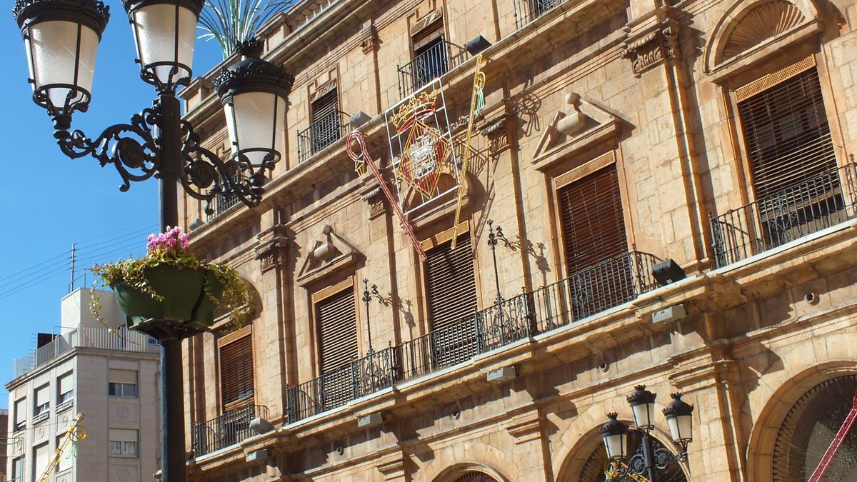 Fachada del edificio noble del Ayuntamiento en cuya sala de los ilustres se ubicará el retrato de Michavila.