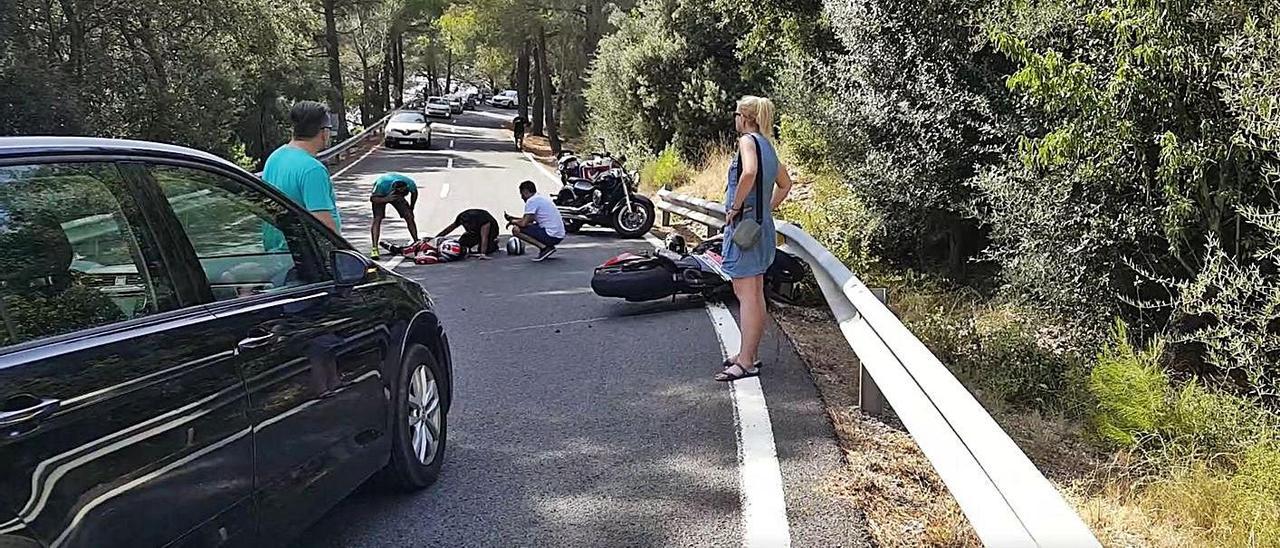 Un reciente accidente de moto que convierte la carretera de la Serra en «un infierno».