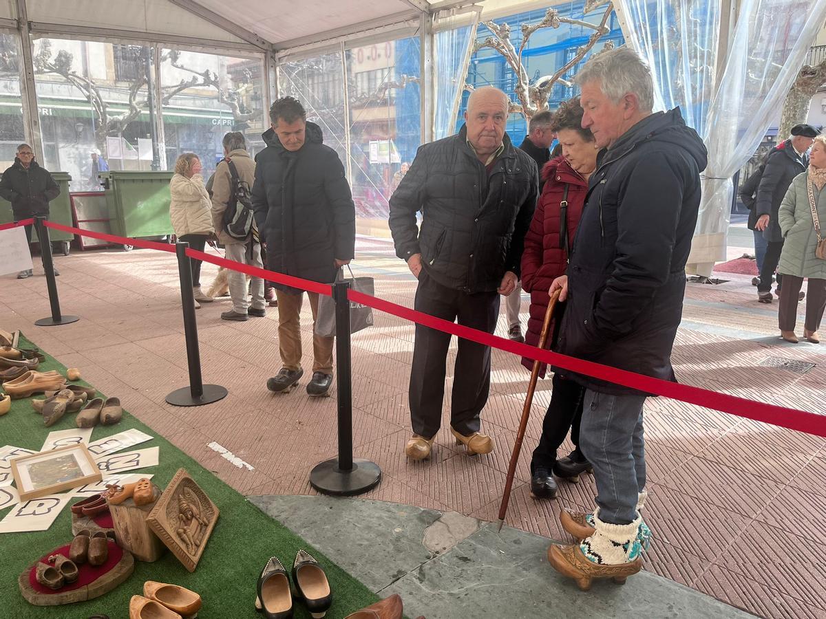 Ribadesella celebra una singular jornada de actividades en torno a les madreñes