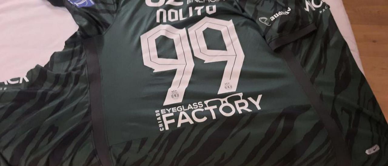 La camiseta de Nolito Romero cortada. |  // LA OPINIÓN