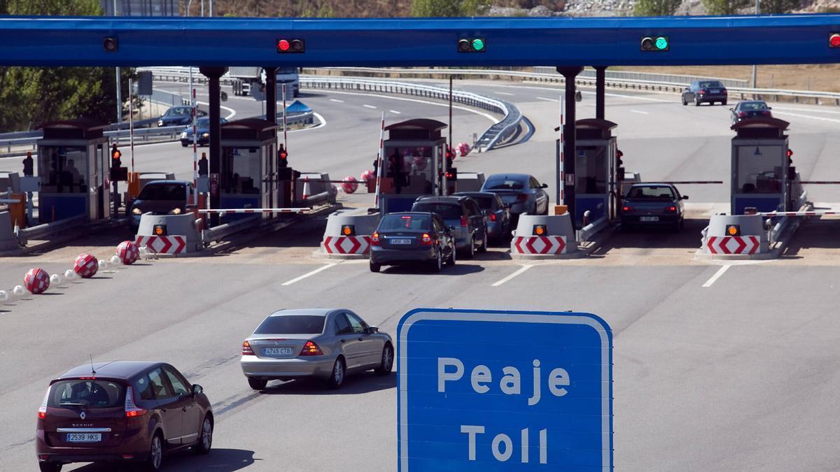 OPERACION SALIDA DE LAS VACACIONES EN EL PEAJE DE LA MAGDALENA. AUTOPISTA DEL HUERNA