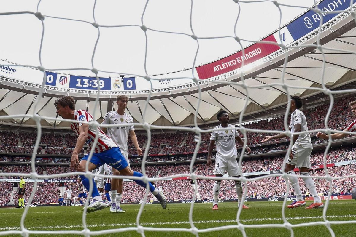 Le Normand celebra el primer gol del Atlético-Real Madrid.