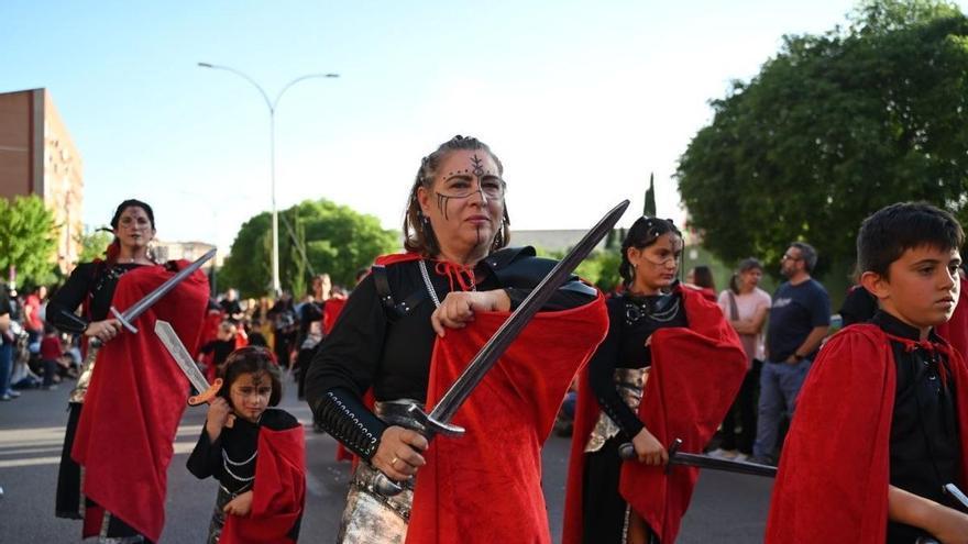 Vídeo | Grupos de baile en el desfile de San Jorge