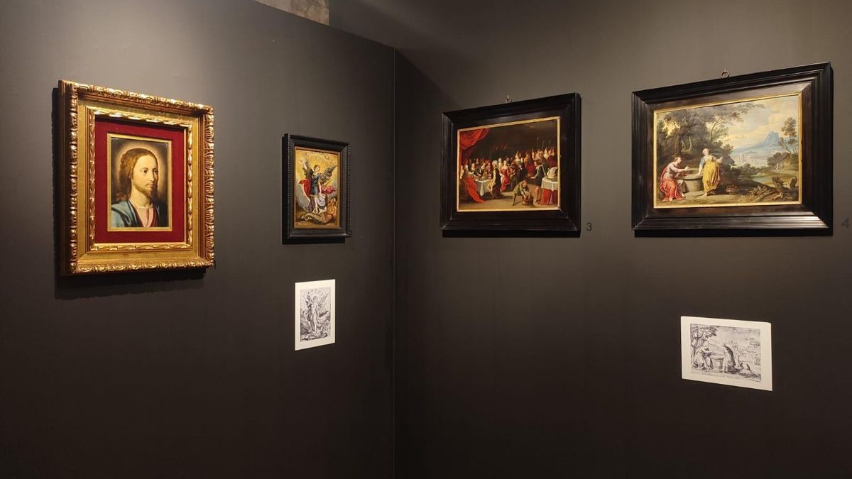 Varios cuadros de la exposición.