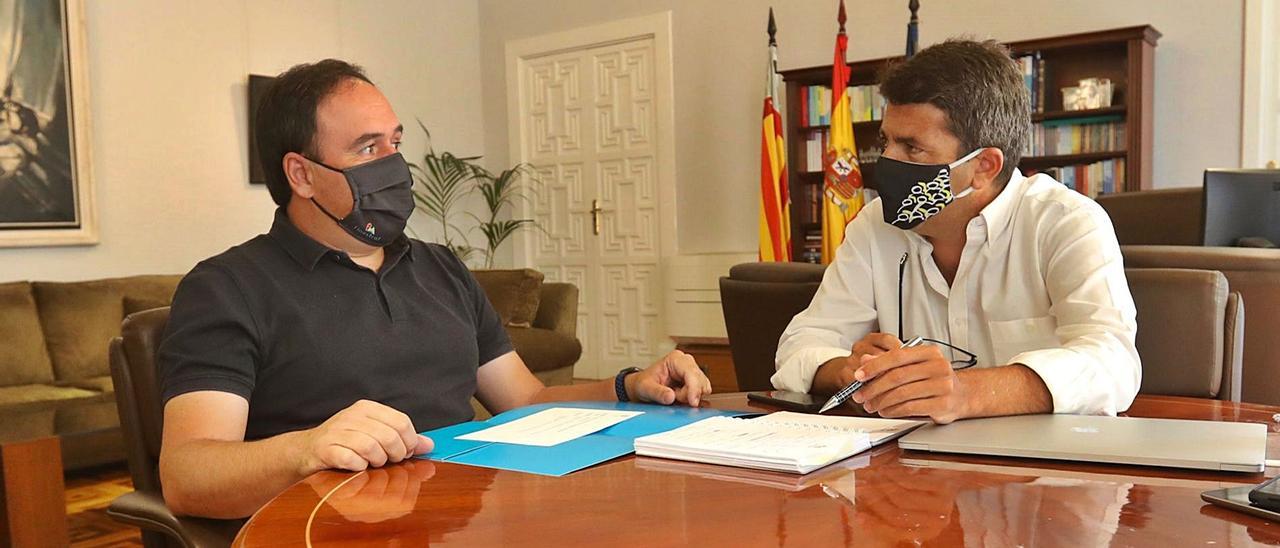 El alcalde de Finestrat, Juan Francisco Pérez Llorca, y el presidente de la Diputación de Alicante, Carlos Mazón.