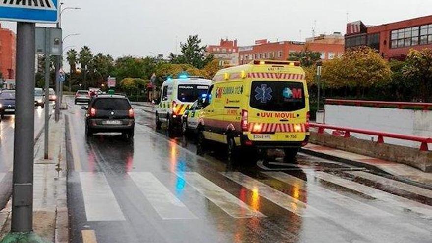 Atropellan a una mujer que llevaba el carrito de su bebé en Madrid