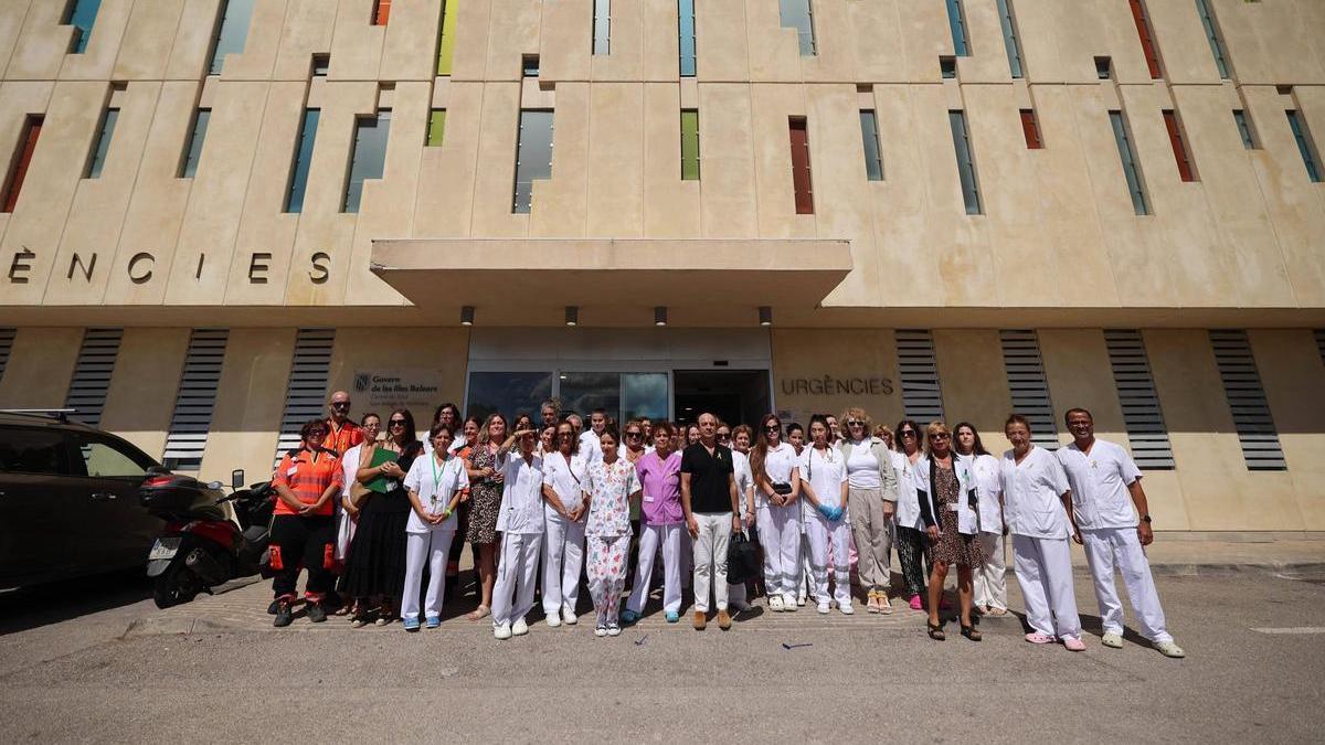 Protesta frente al centro de salud de Sant Antoni en contra de las agresiones al personal sanitario el pasado septiembre.
