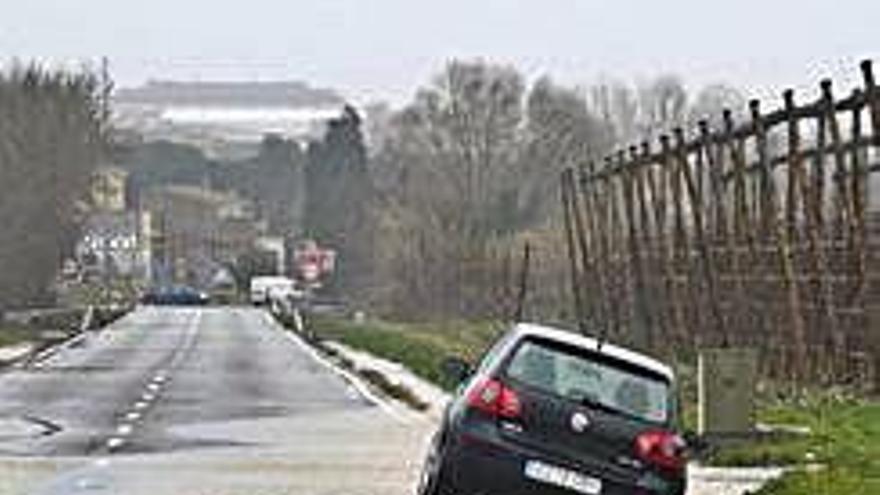 Llars a les fosques, rius a punt de desbordar, neu i escoles tancades