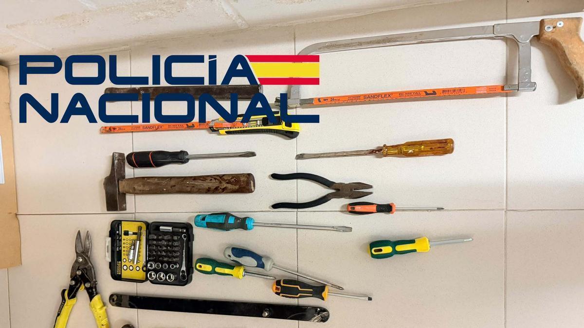 Herramientas que llevaba el presunto ladrón que huyó por los tejados de la Policía Nacional en Plasencia.