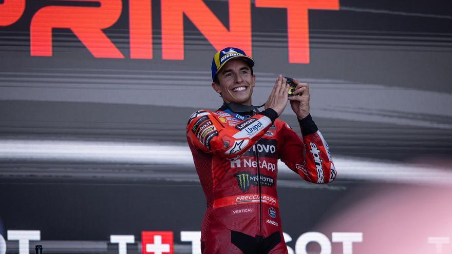 En imágenes | Los motores de MotoGP ya rugen en Motorland: Marc Márquez se lleva la Sprint