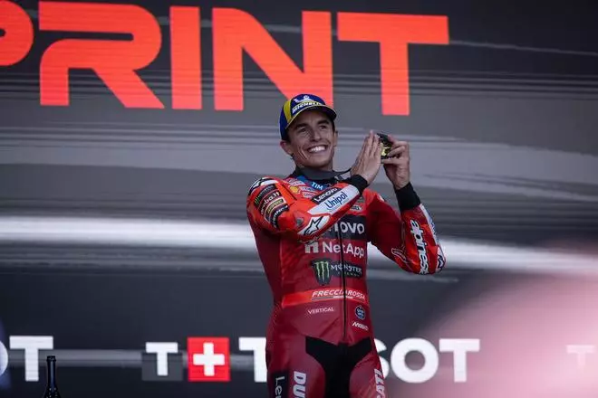 En imágenes | Los motores de MotoGP ya rugen en Motorland: Marc Márquez se lleva la Sprint