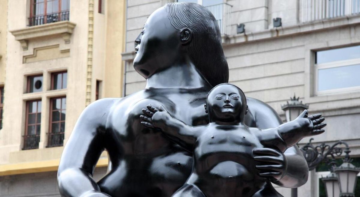 Roban en París una "hermana pequeña" de "La Gorda" de Botero