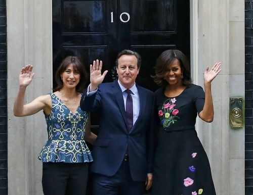El primer ministro británico, David Cameron, y su esposa Samantha han recibido a Michelle Obama en su residencia oficial