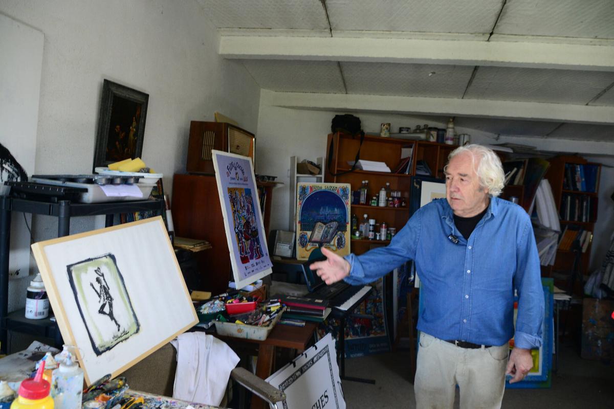 El pintor José María Barreiro en su casa-estudio de Bueu