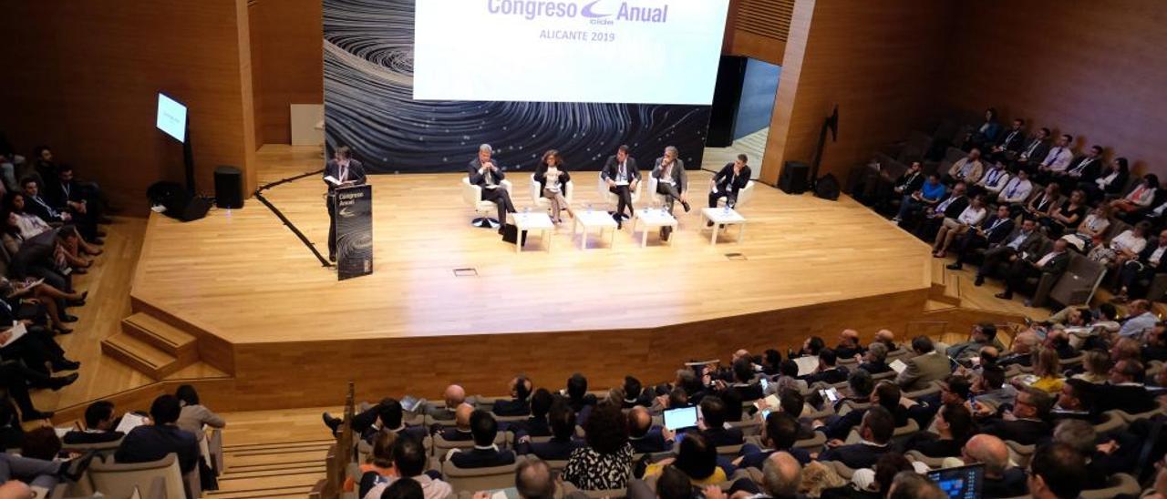 Un momento de la ponencia sobre transición ecológica del congreso que CIDE celebra en Alicante.