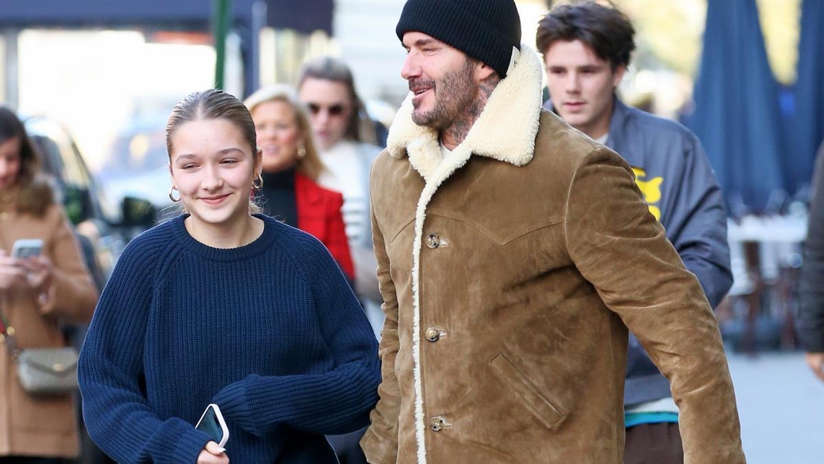 El 'beauty look' más 'centennial' de Harper Beckham: manicura francesa y coleta pulida