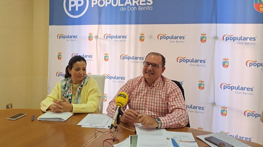Eli Medina y Ángel Valadés, en rueda de prensa.