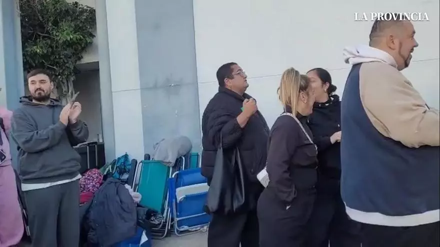 Largas colas para conseguir entradas de la Preselección Drag del Carnaval de Las Palmas