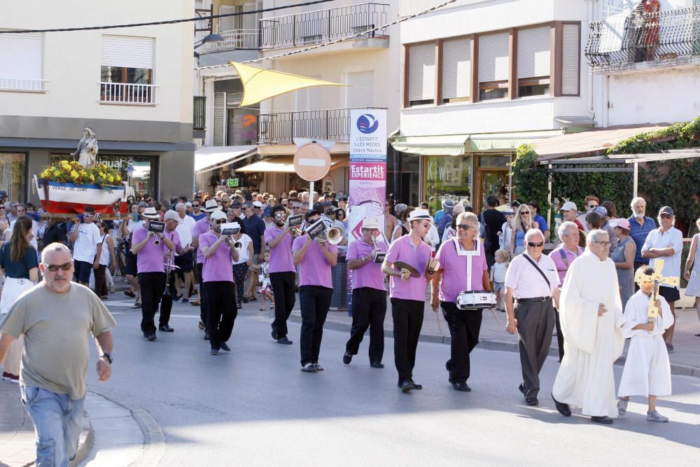 Processó marinera en honor a la Verge del Carme a l''Estartit