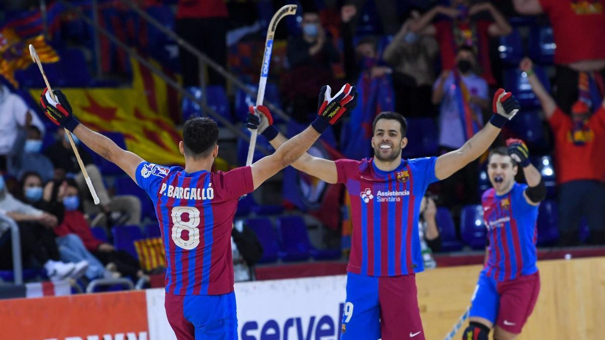 Los jugadores del Barça de hockey patines celebran un gol en el Palau | Twitter @fcbhoquei