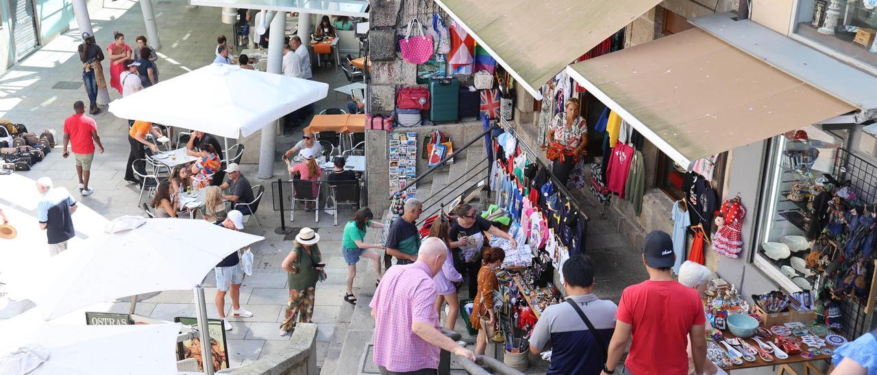 Turistas en el Casco Vello vigués.