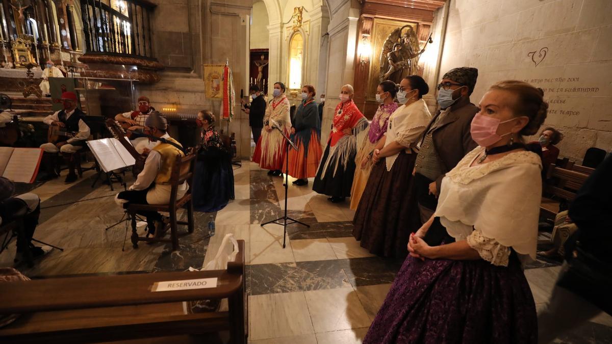 Un momento de la misa baturra en Santa María, en Elche