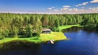 Saimaa, el lago de Finlandia donde descubrir islas, focas y un castillo sobre el agua
