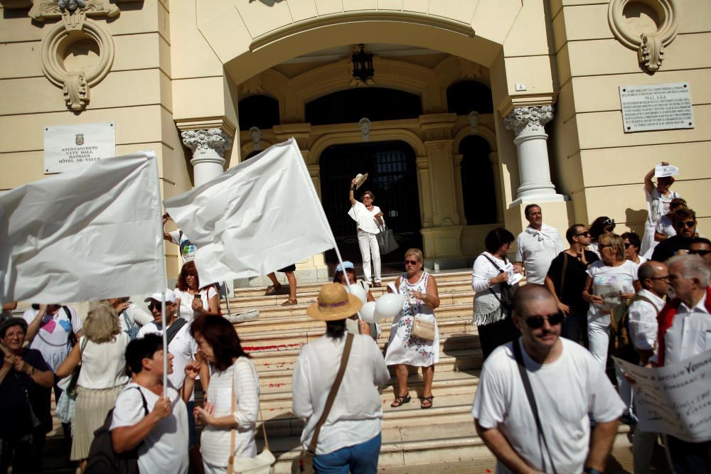 Concentración en Málaga por el diálogo entre el Gobierno y a la Generalitat