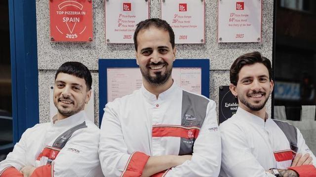 El chef Ciro Cristiano (en el centro), junto a su equipo de Baldoria.