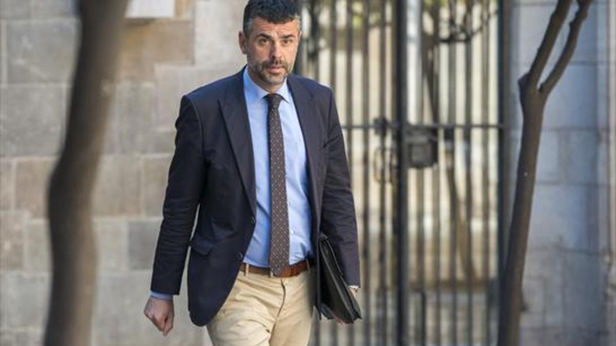 Santi Vila se dirige, el jueves, al Consell Executiu de la Generalitat.