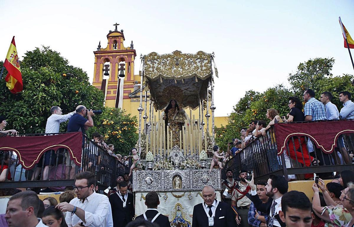 33 La Virgen del Carmen coronada de San Cayetano en su anual procesión del mes de julio. | MANUEL MURILLO