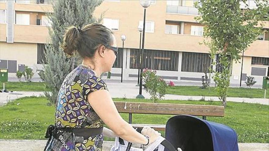 La edad media de las mujeres para tener su primer hijo es de 30,1 años