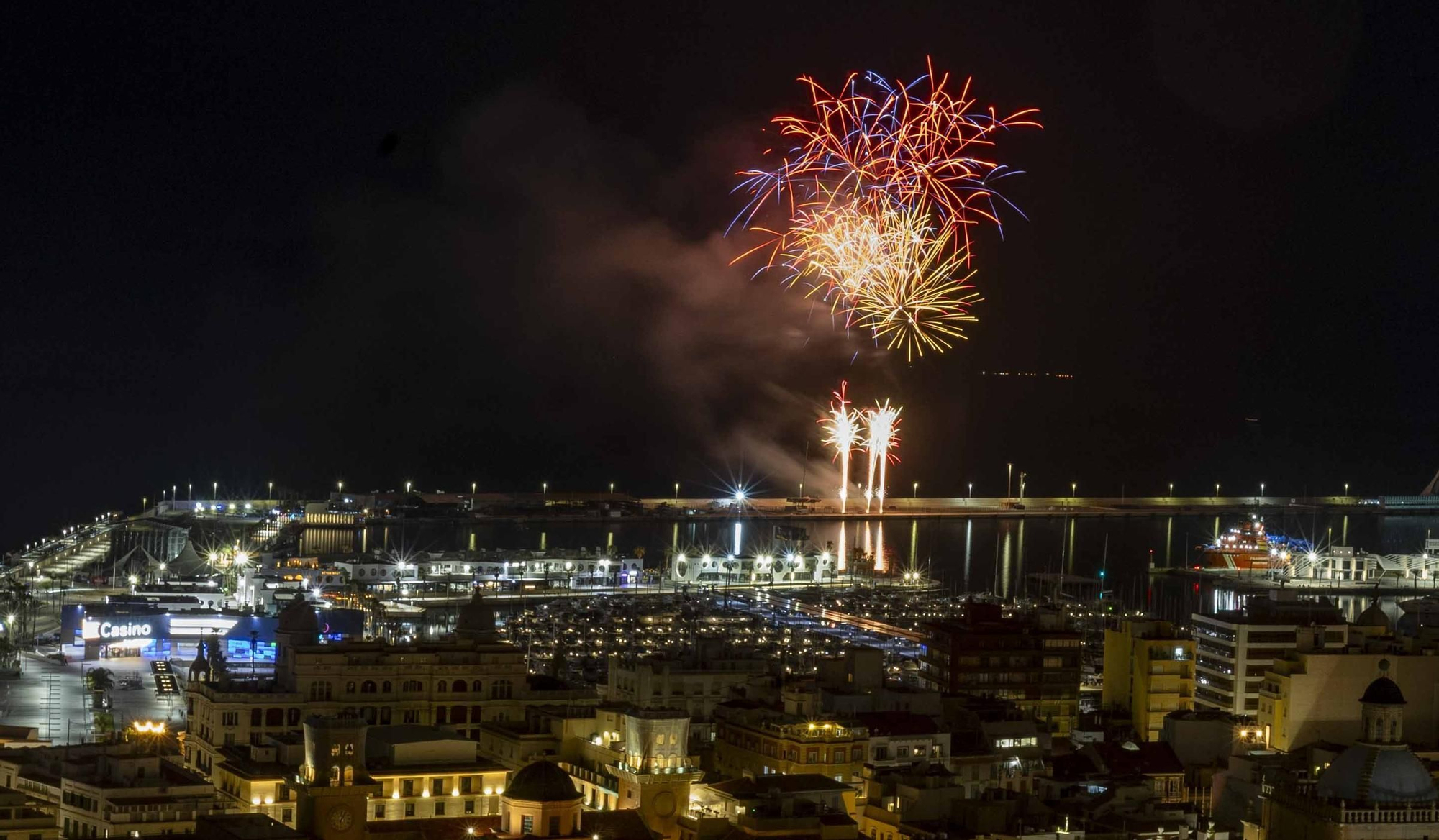 El castillo por el 9 d'Octubre lanzado en Alicante por Coeters Dragons