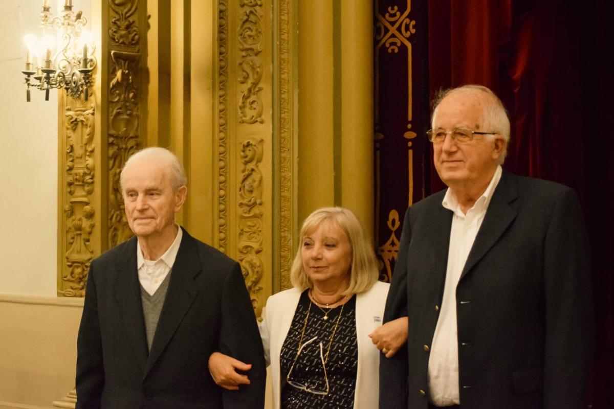 Pilar Simón con sus dos ancecesores en el cargo, Manuel Cardín (izquierda) e Ismael Prieto (derecha).