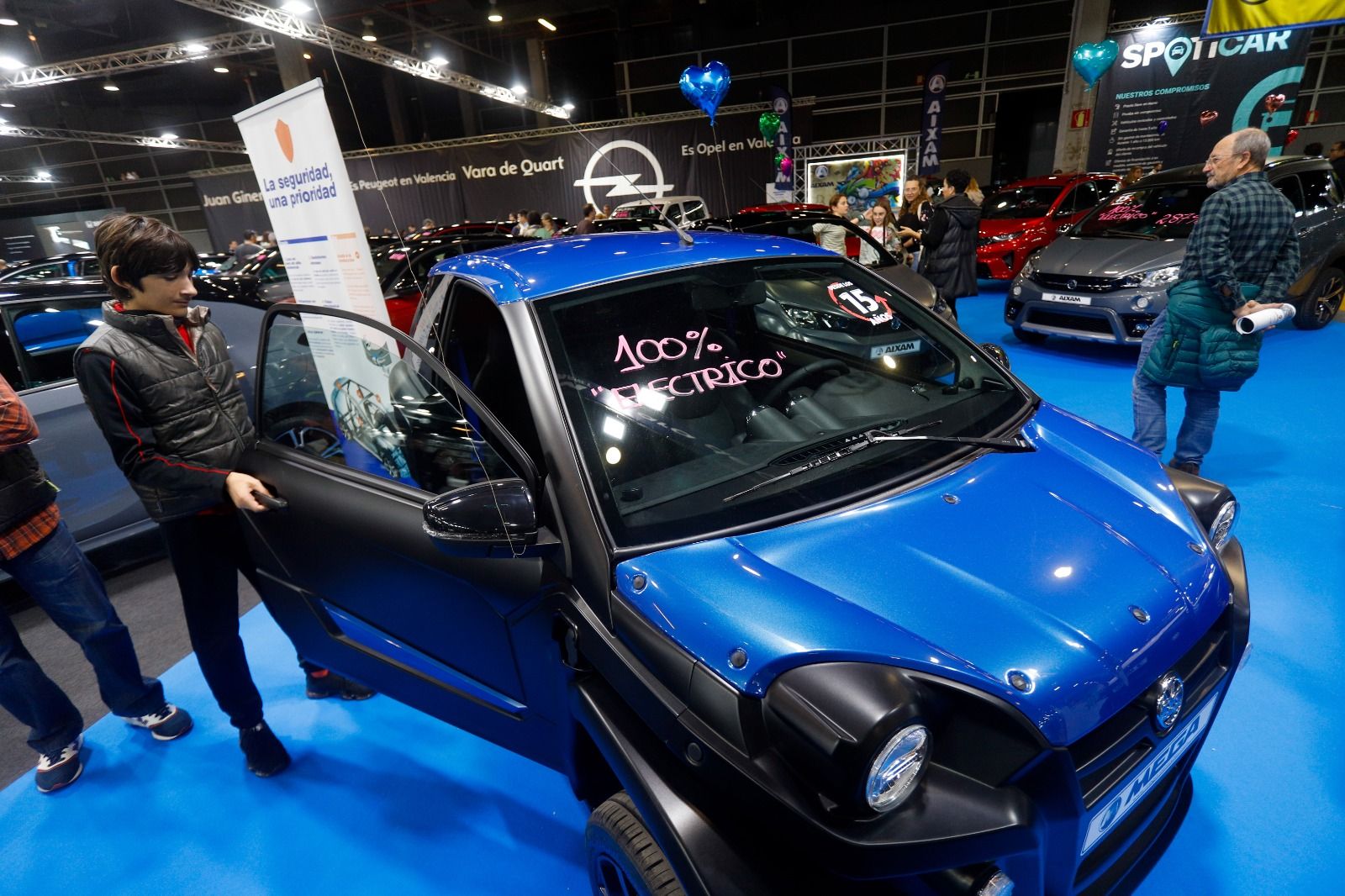 Llenazo en el primer fin de semana de la Feria del Automóvil en València