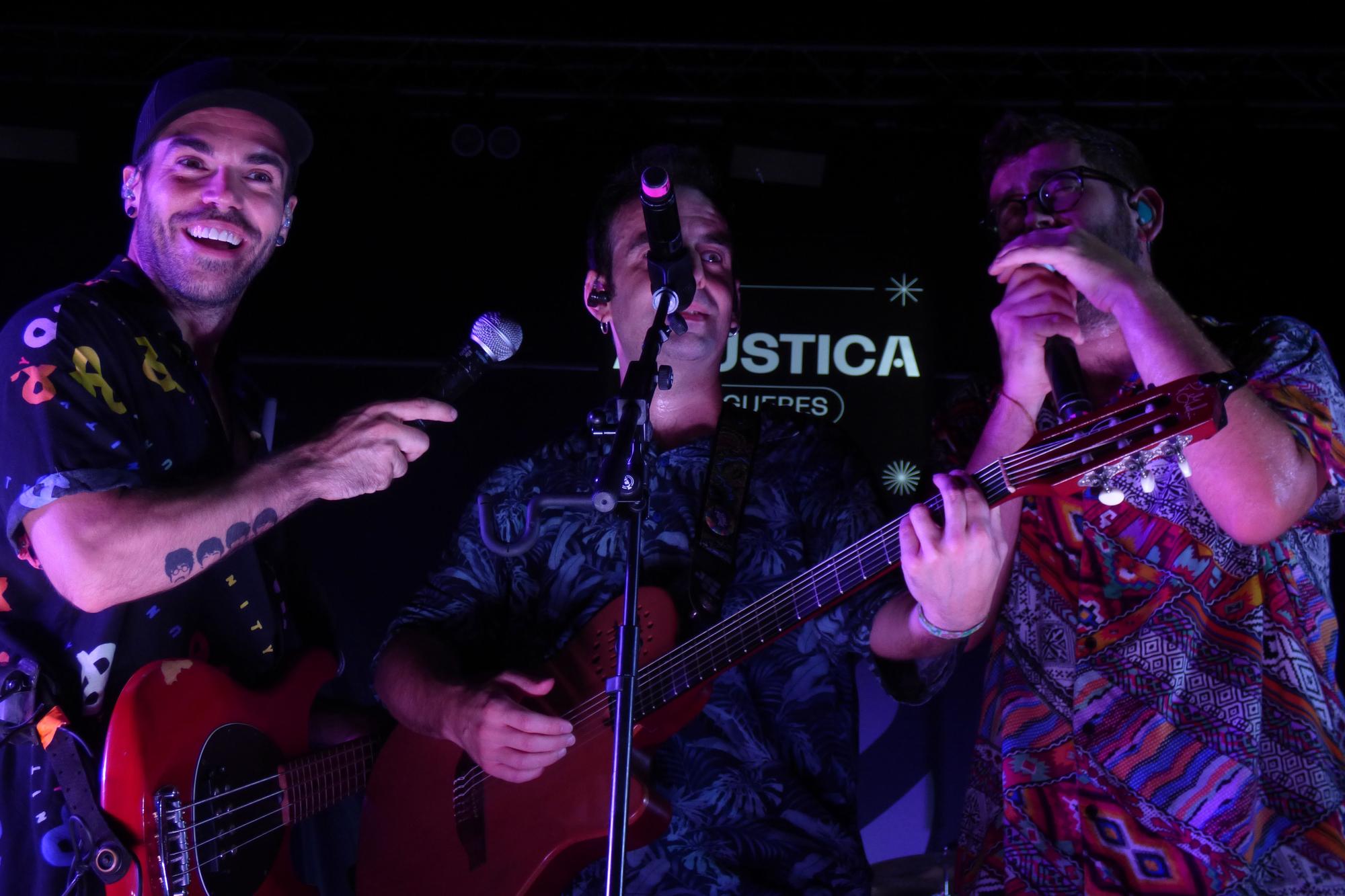 La plaça Catalunya embogeix amb la primera nit del retorn del Festival Acústica