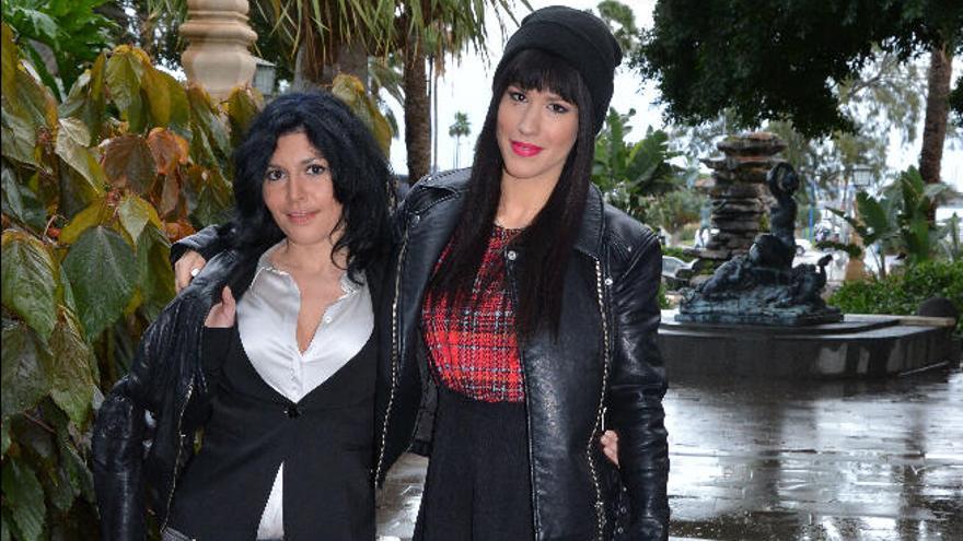 Giusy Ferreri y Baby K, ayer, en los jardines del hotel Santa Catalina.