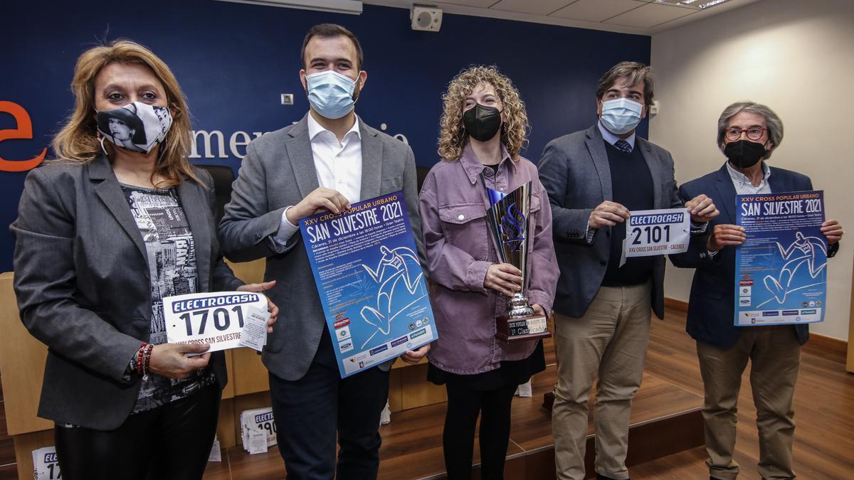 Presentación de la San Silvestre esta mañana en la sede de Cajalmendralejo.