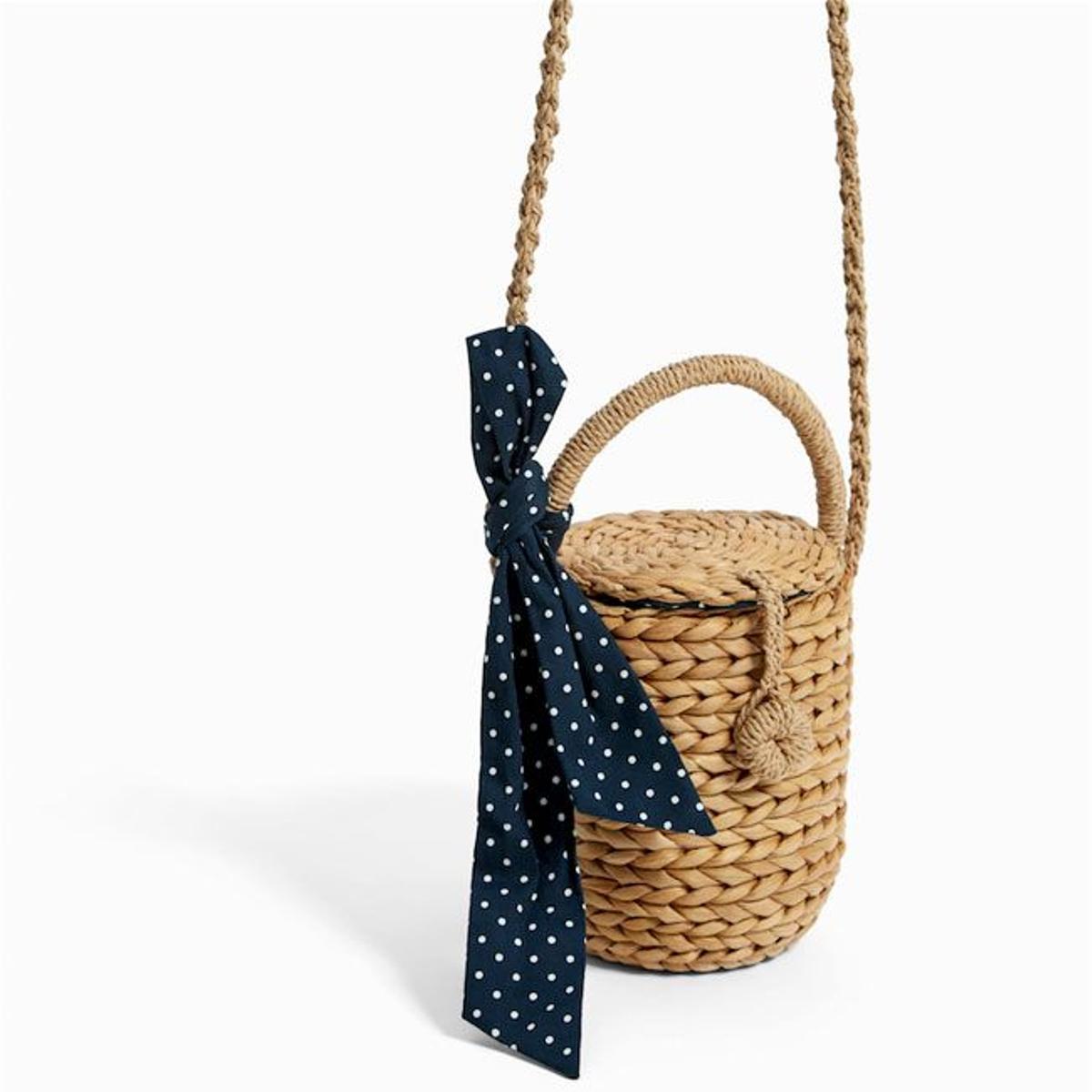 Bolsos capricho de Zara Kids: cesta de rafia con topitos