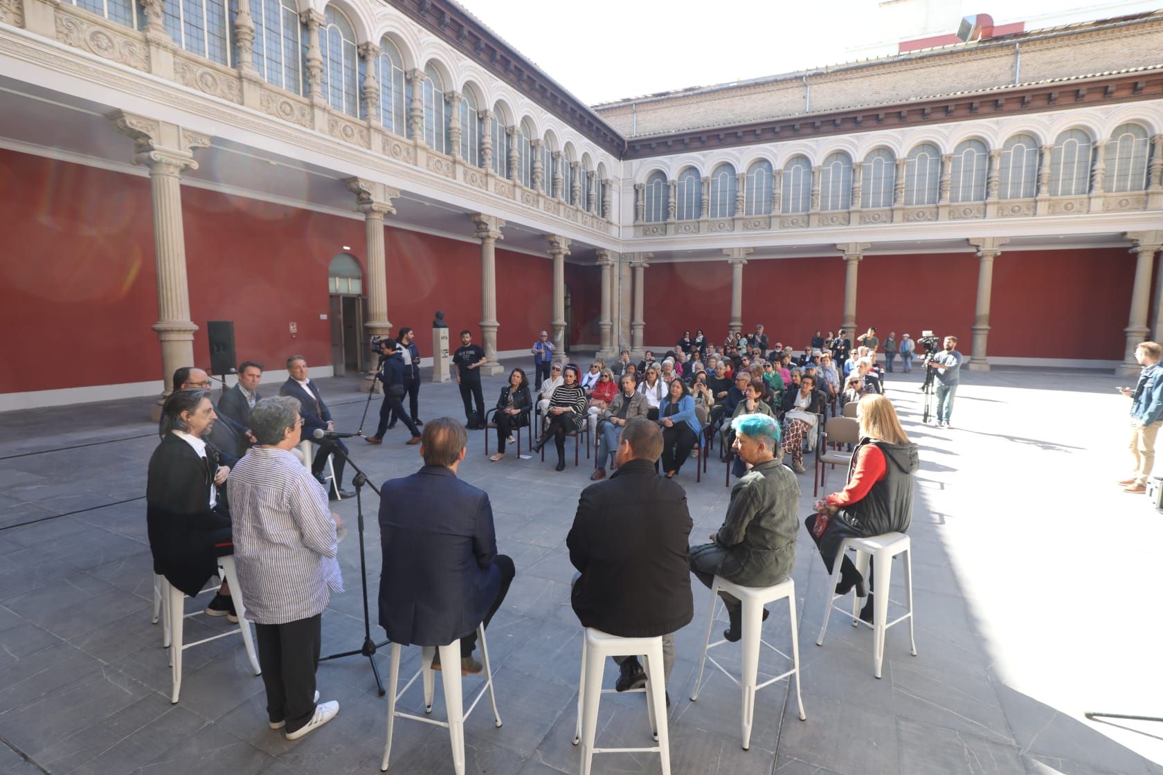 FOTOGALERÍA | Así ha sido la tertulia cantada dentro de la campaña #yoapoyoalajota en el Museo de Zaragoza