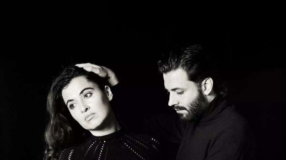 Sílvia Pérez Cruz y Salvador Sobral funden artesanía y amistad entre ecos de fado y canción mediterránea