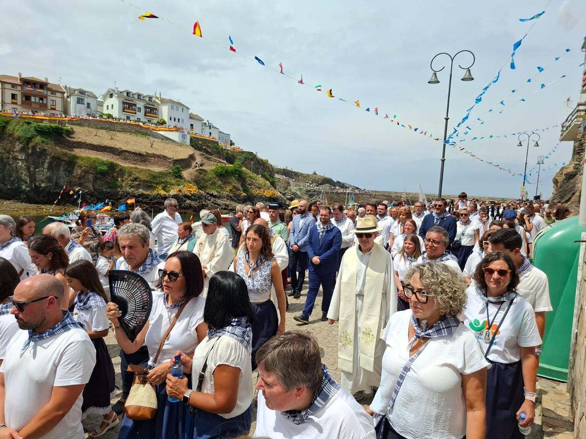 EN IMÁGENES: Tapia de Casariego, a rebosar en la procesión del Carmen