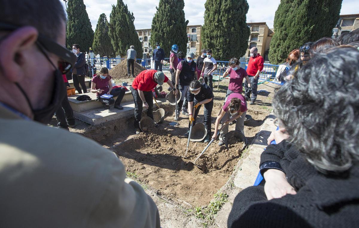 El cementerio de Alicante acoge la primera exhumación de represaliados del franquismo