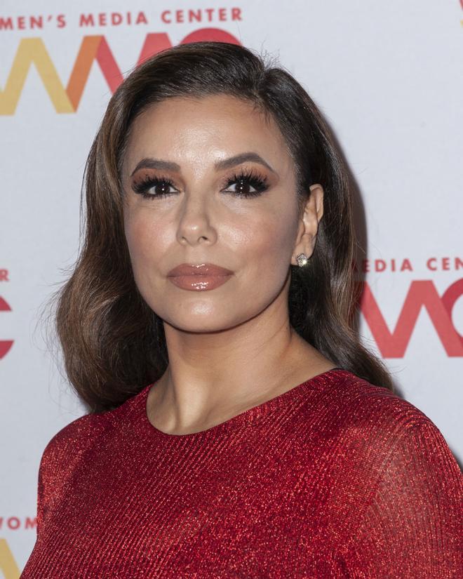 Eva Longoria con sombra de ojos roja