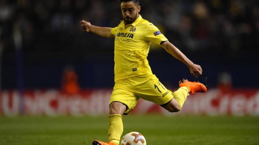 Jaume golpeando el balón.