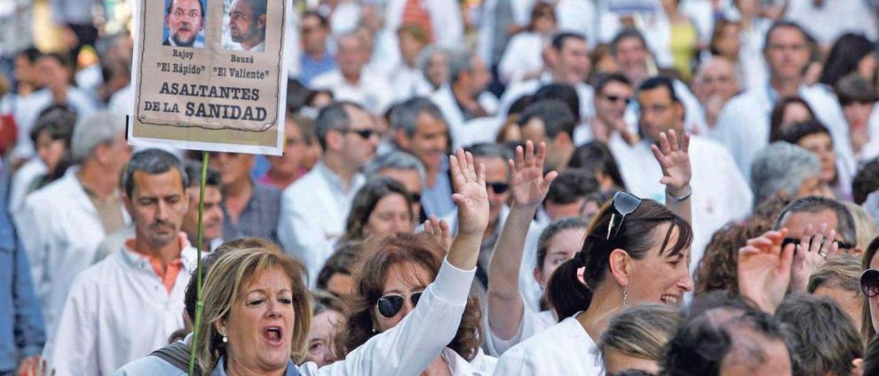 En 2012 los profesionales sanitarios ya se manifestaron contra los recortes del Govern en la sanidad pública.